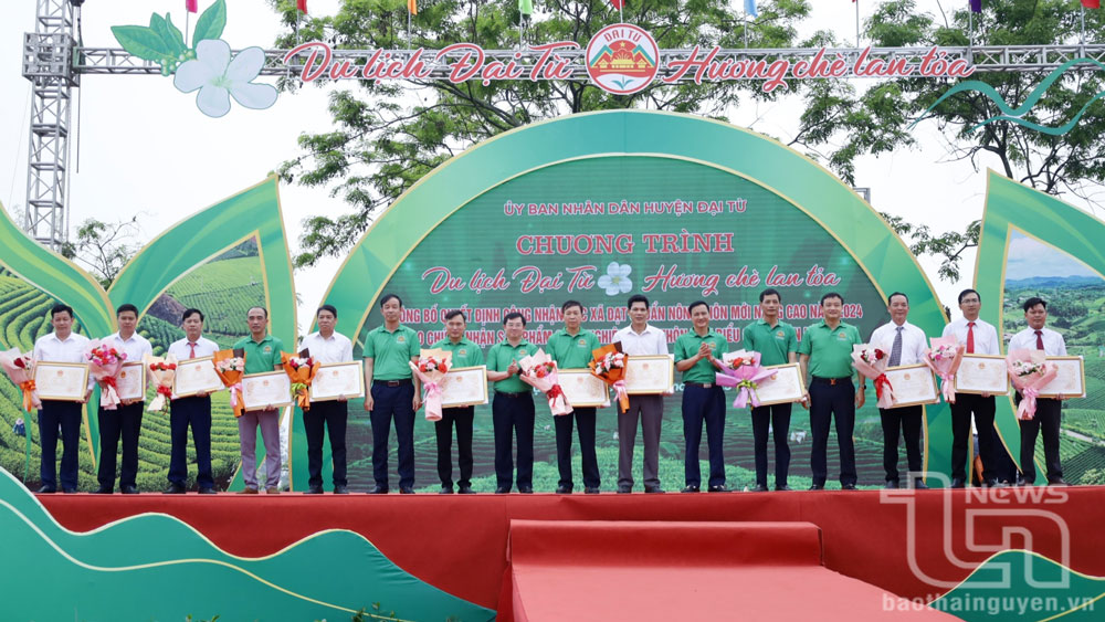 Đại Từ công bố 12 xã đạt chuẩn nông thôn mới nâng cao