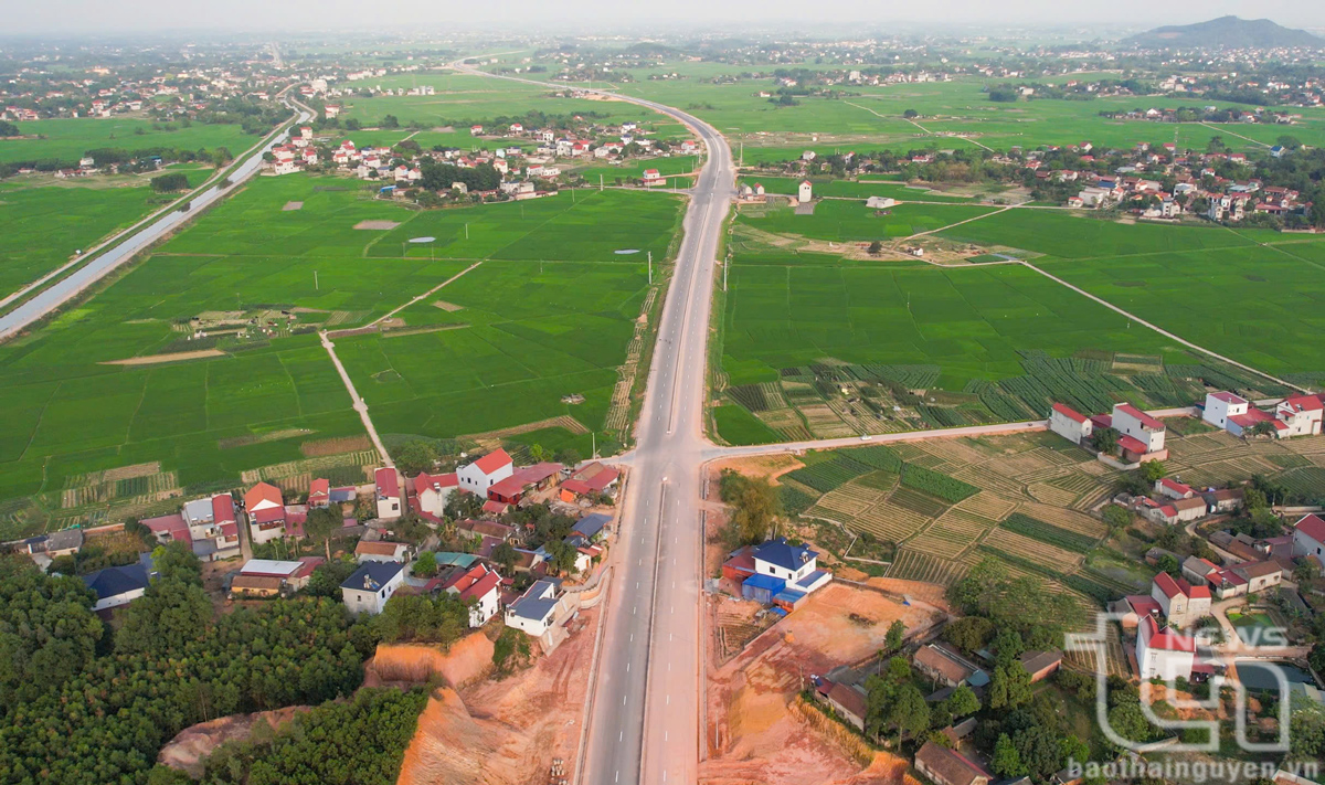 Tuyến đường Vành đai V vùng Thủ đô Hà Nội - đoạn tuyến đi qua thành phố Phổ Yên và huyện Phú Bình, tạo thêm không gian phát triển tại khu vực phía Nam Thái Nguyên.