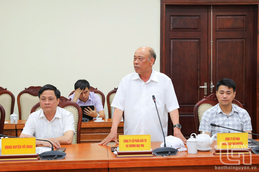 Ông Nguyễn Văn Thời, Chủ tịch Hiệp hội Doanh nghiệp tỉnh, phát biểu tại Hội nghị.