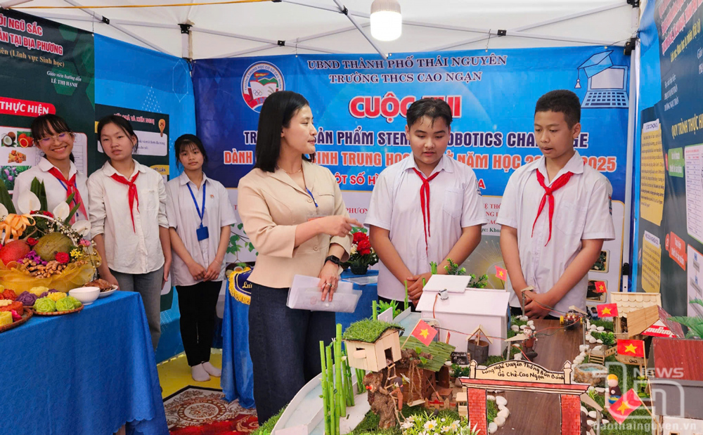 Thi trưng bày sản phẩm STEM và Robotics Challenge