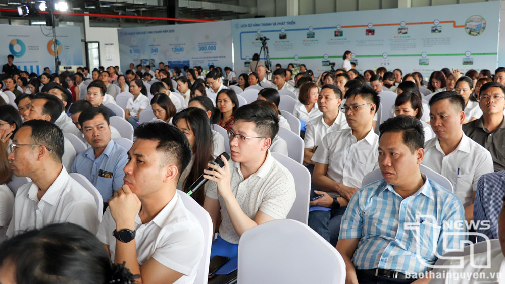 Cổ đông phát biểu ý kiến tại Đại hội.