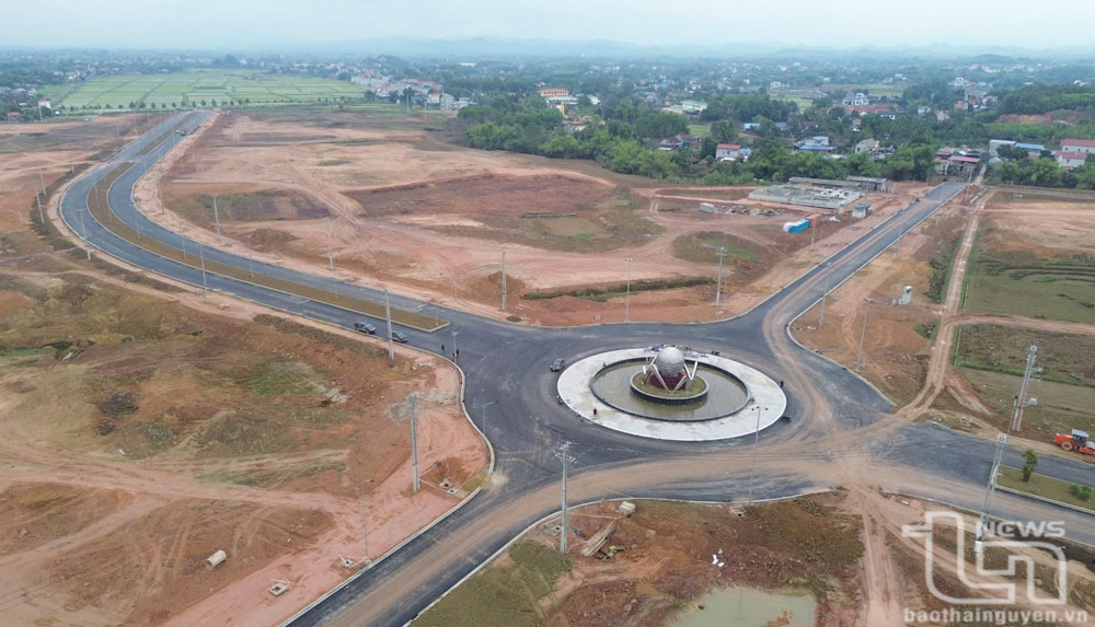 Cụm công nghiệp Hạnh Phúc - Xuân Phương (Phú Bình) nằm sát tuyến đường Vành đai V đã được thi công trên 90% khối lượng. Ảnh: Mạnh Hùng