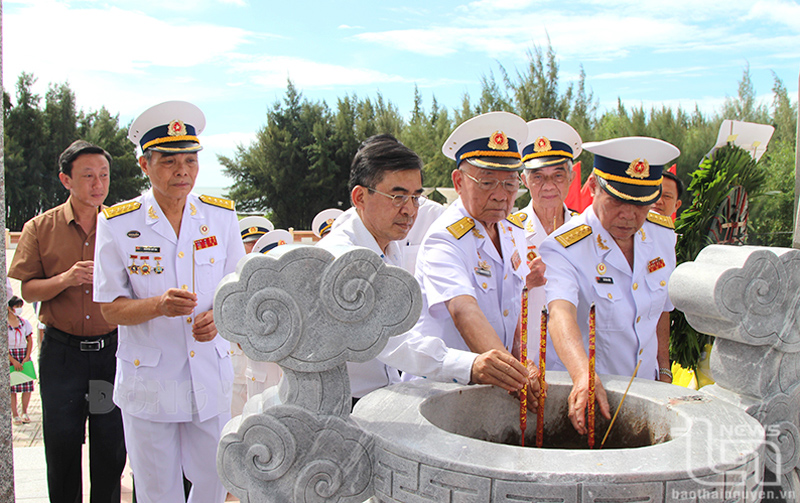 Các cựu chiến binh Hội Truyền thống đường Hồ Chí Minh trên biển Việt Nam thăm lại bến K15 Đồ Sơn (Hải Phòng), nơi xuất phát của những chuyến “tàu không số”.