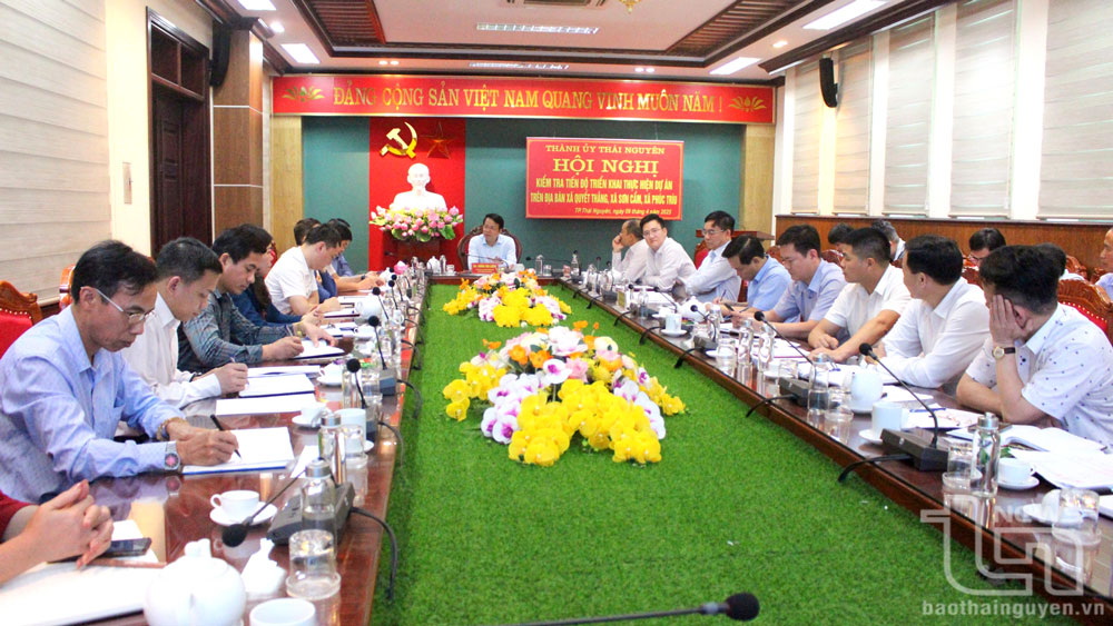 Đồng chí Bí thư Thành ủy Thái Nguyên Dương Văn Lượng chủ trì Hội nghị.