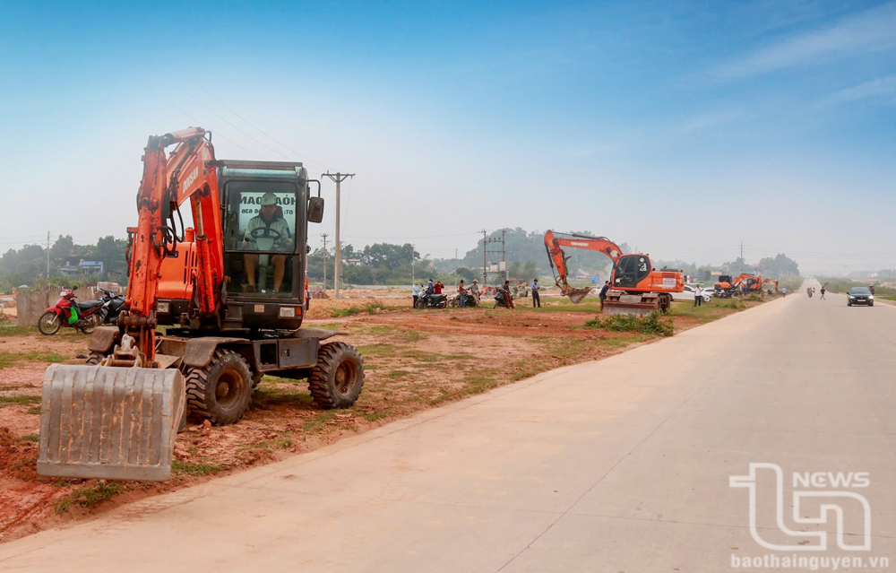 Sau khi tái khởi động Dự án, chủ đầu tư đã huy động tối đa phương tiện, máy móc thiết bị, nhân lực cần thiết để triển khai thi công trên toàn tuyến.