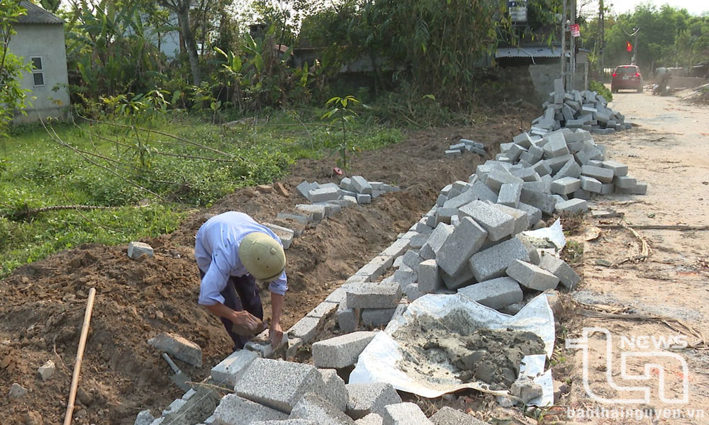 Thi công hệ thống thoát nước Dự án cải tạo, nâng cấp tuyến đường thuộc tổ dân phố Ruộng và tổ dân phố Chùa, phường Đắc Sơn.