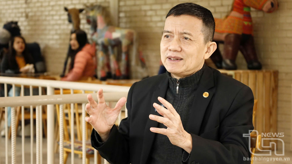Đại tá, PGS.TS Nguyễn Mạnh Hà, nguyên Phó Viện trưởng Viện Lịch sử quân sự Việt Nam, nguyên Viện trưởng Viện Lịch sử Đảng, Học viện Chính trị quốc gia Hồ Chí Minh.