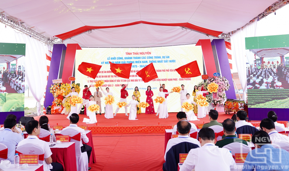 Chương trình văn nghệ chào mừng.