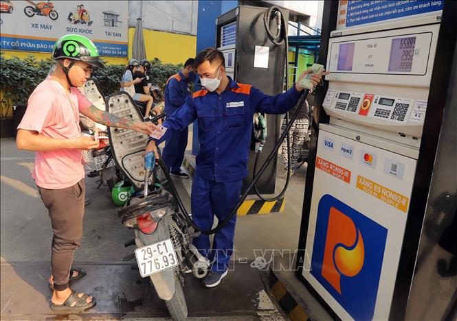 Giá xăng dầu 'đảo chiều' tăng trở lại từ 15h chiều 24/4 
