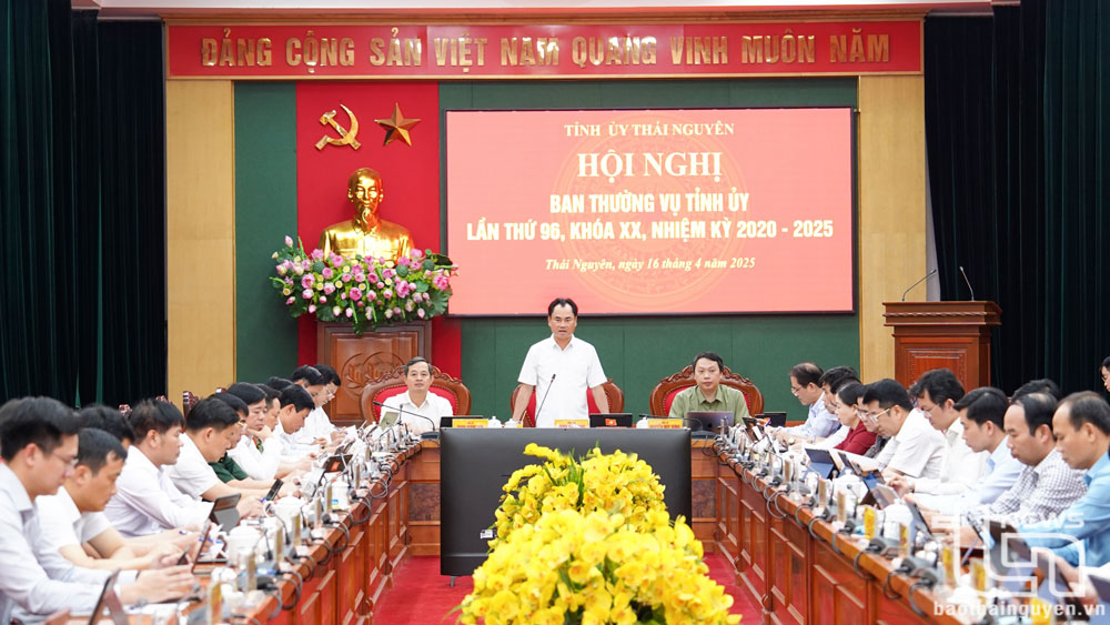 Đồng chí Bí thư Tỉnh ủy Thái Nguyên Trịnh Việt Hùng chủ trì Hội nghị.