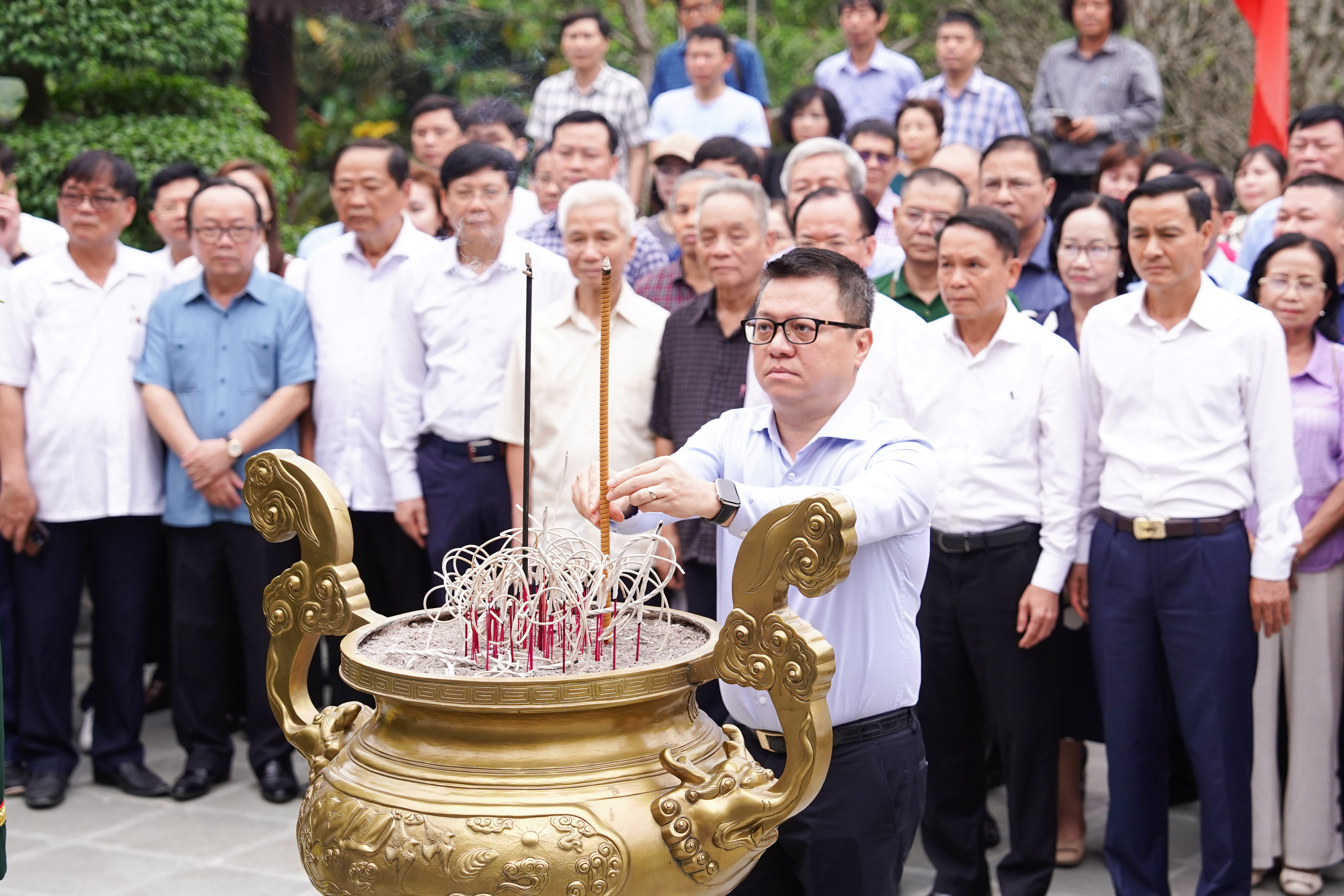 Đại biểu Hội Nhà báo Việt Nam hành hương về nguồn tại Thái Nguyên