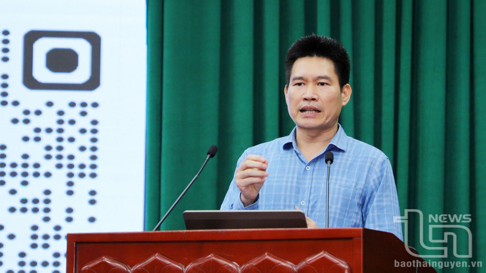 Đại biểu triển khai chương trình “Bình dân học AI” cho lực lượng nòng cốt tỉnh Thái Nguyên