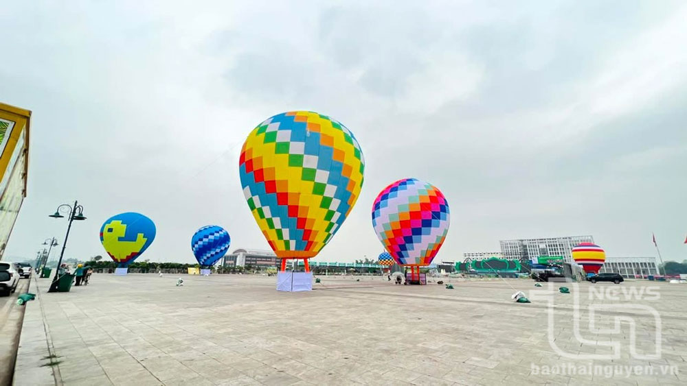 Trình diễn khinh khí cầu chào mừng mùa du lịch tỉnh Thái Nguyên năm 2025