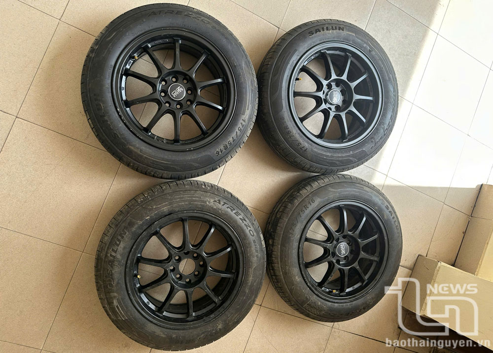 Tang vật vụ trộm - 4 bánh xe ô tô nhãn hiệu Vinfast.