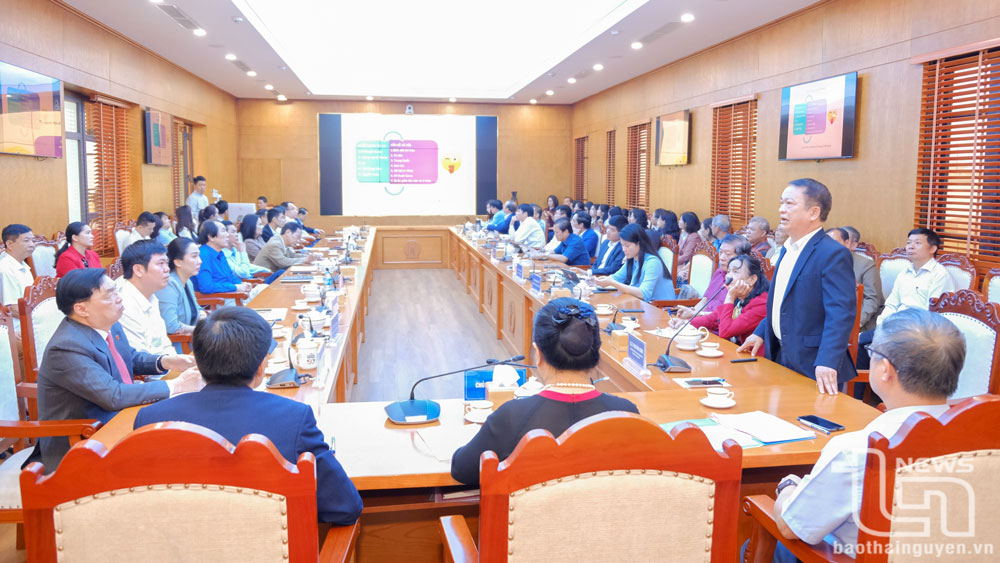 Lãnh đạo Đại học Thái Nguyên phát biểu tại Hội thảo.