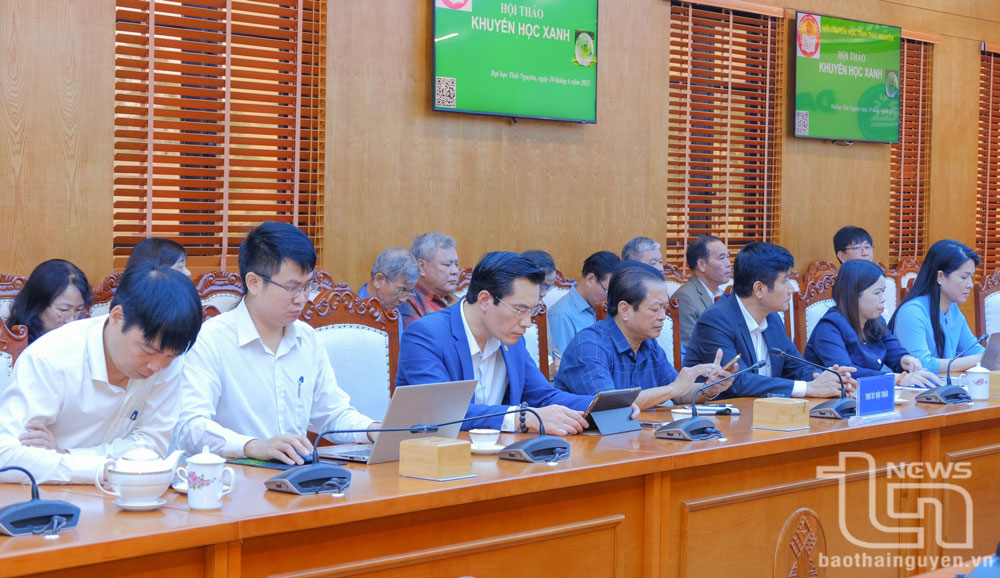 Các đại biểu dự Hội thảo.