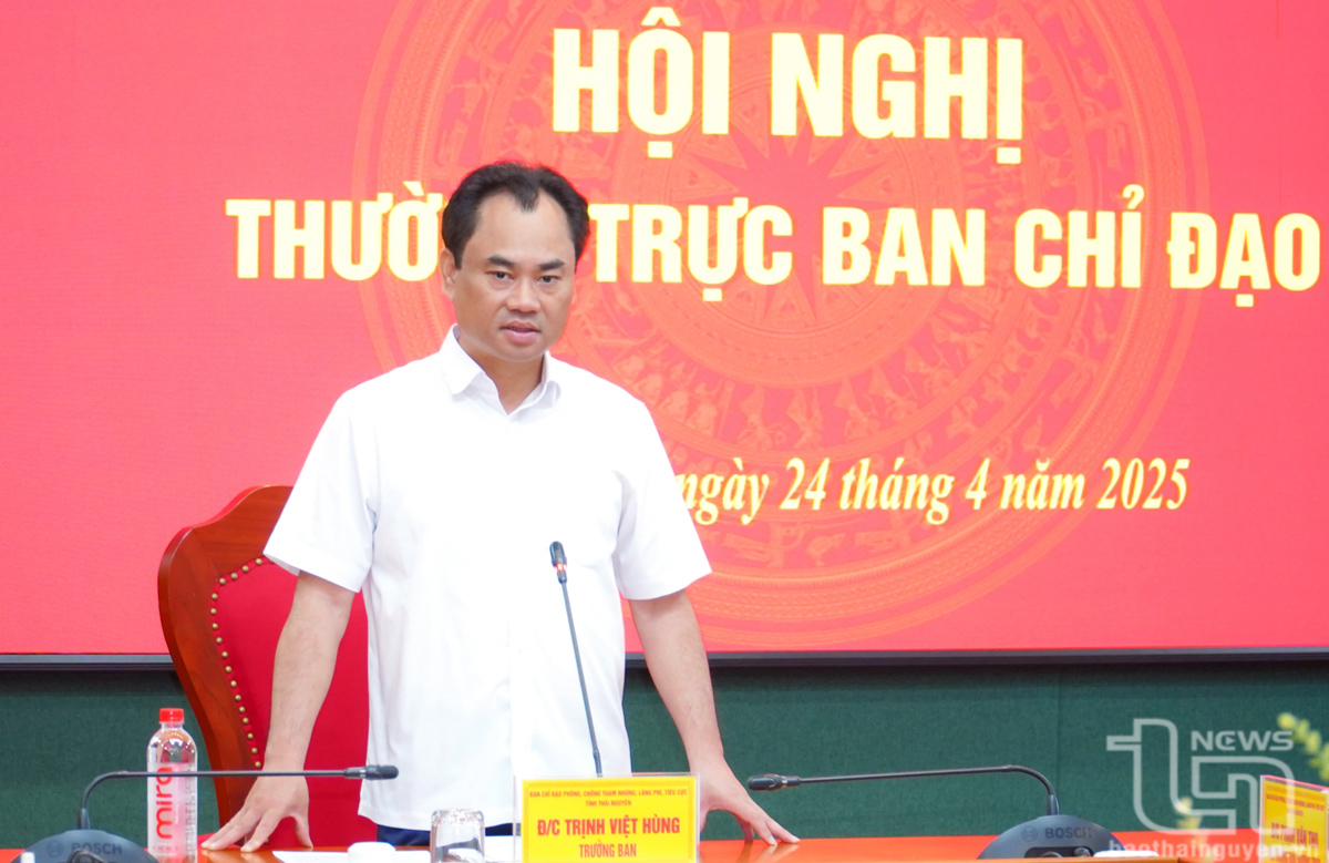 Đồng chí Trịnh Việt Hùng, Bí thư Tỉnh ủy, Trưởng Ban Chỉ đạo phòng, chống tham nhũng, lãng phí, tiêu cực tỉnh, phát biểu tại Hội nghị.