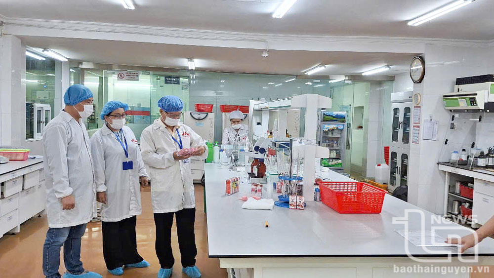 Siết chặt quản lý sữa, thuốc, thực phẩm chức năng