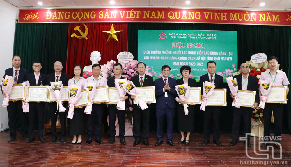 Khen thưởng nhiều tập thể, cá nhân lao động giỏi, lao động sáng tạo
