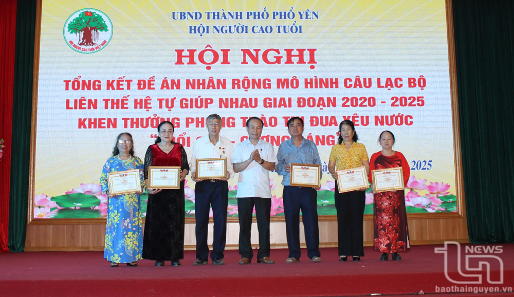 Tiếp tục nhân rộng mô hình câu lạc bộ liên thế hệ tự giúp nhau