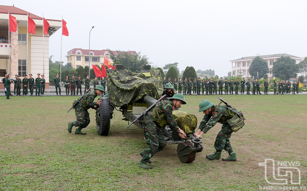 Đoàn cán bộ, học viên Học viện Chính trị tìm hiểu thực tế tại Lữ đoàn Pháo binh 382