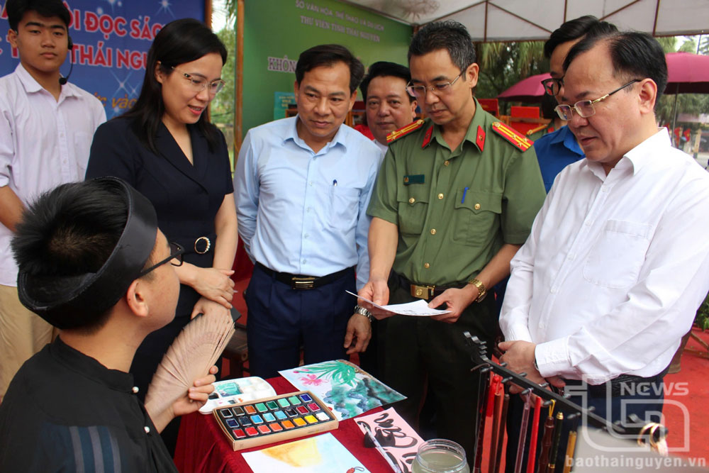 Không gian thư pháp được trưng bày tại Ngày Sách và Văn hóa đọc tỉnh Thái Nguyên lần thứ tư, năm 2025.