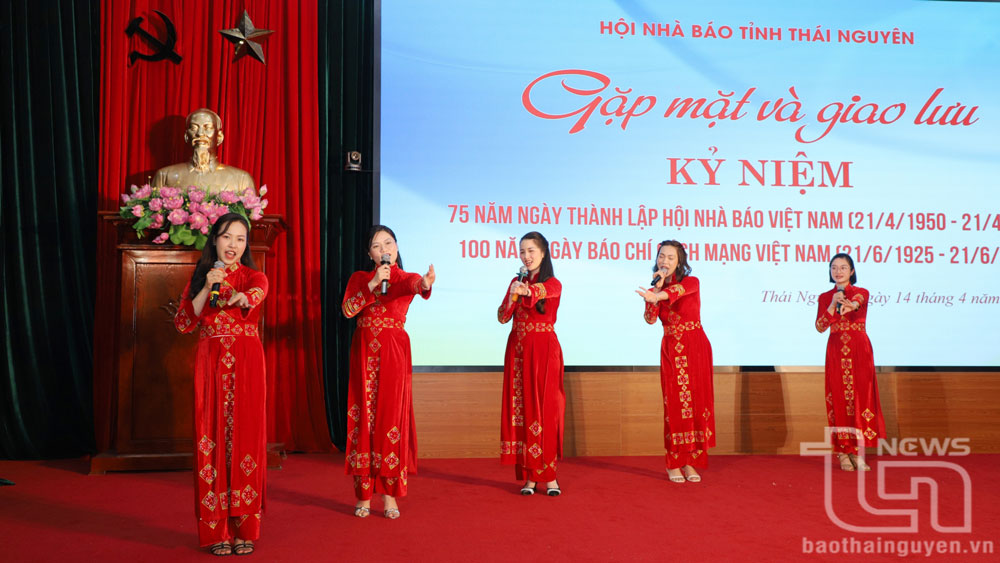 Một tiết mục văn nghệ biểu diễn tại Chương trình.