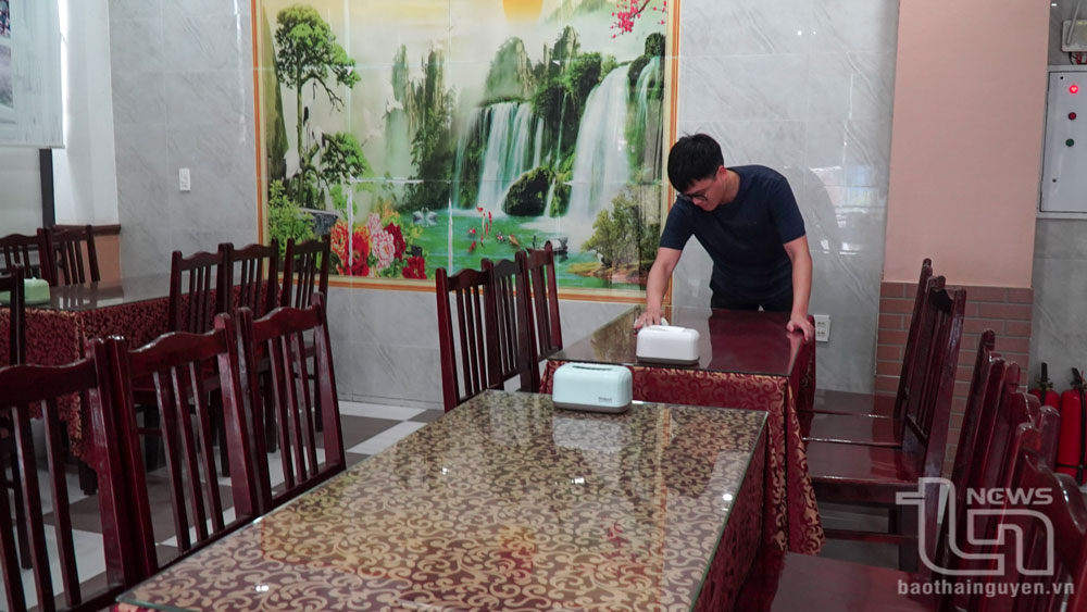 Do vắng khách, một số nhà hàng phải cắt giảm nhân sự để giảm chi phí đầu tư.