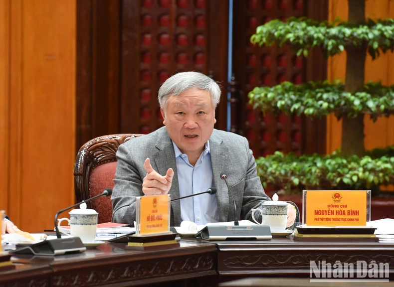 Phó Thủ tướng Thường trực Chính phủ Nguyễn Hòa Bình phát biểu ý kiến tại cuộc họp. (Ảnh: TRẦN HẢI)