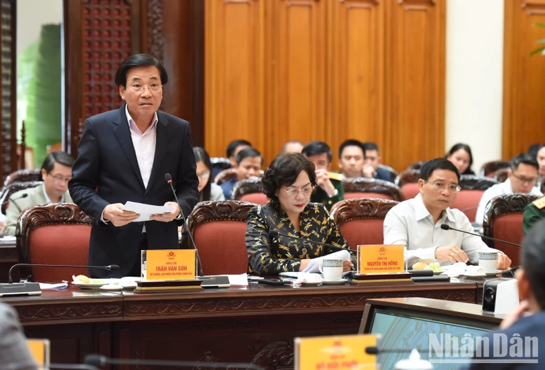 Bộ trưởng, Chủ nhiệm Văn phòng Chính phủ Trần Văn Sơn phát biểu ý kiến tại cuộc họp. (Ảnh: TRẦN HẢI)