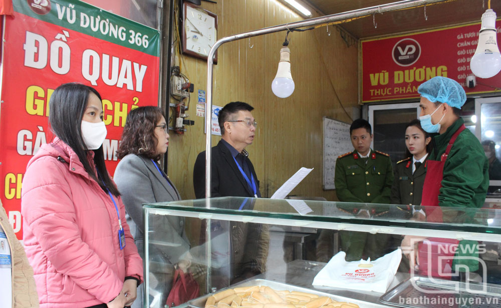 Tăng cường kiểm tra các cơ sở cung cấp suất ăn công nghiệp, bếp ăn trường học