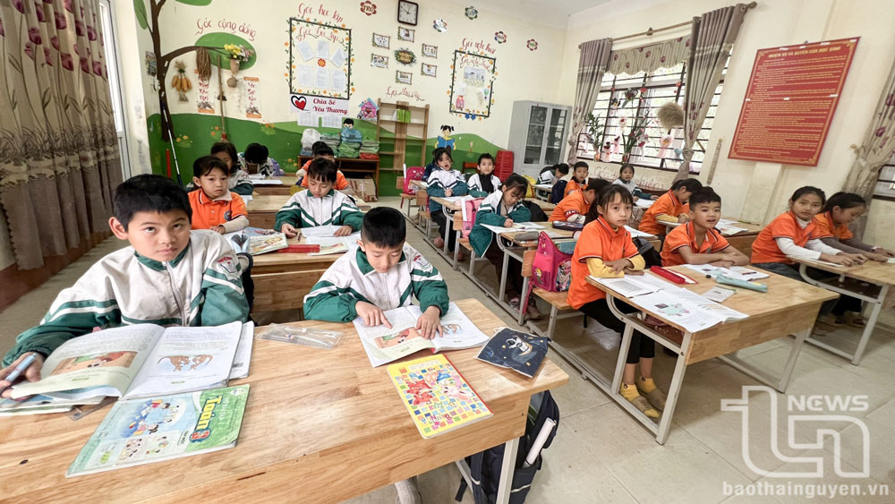 Tiết học của các em học sinh Trường Tiểu học xã Cây Thị (Đồng Hỷ).