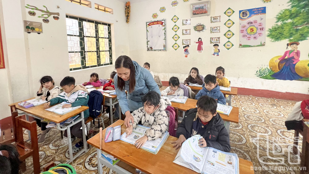 Giáo viên Trường Tiểu học xã Cây Thị (Đồng Hỷ) tích cực hưởng ứng phong trào thi đua “Đổi mới, sáng tạo trong quản lý, giảng dạy và học tập”.