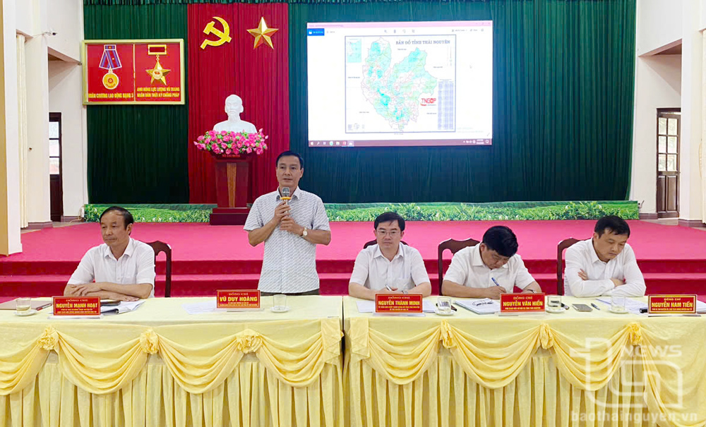 Đồng chí Trưởng Ban Tuyên giáo và Dân vận Tỉnh ủy phát biểu tại buổi làm việc