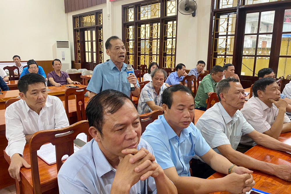 Người dân thị trấn Hùng Sơn (Đại Từ) nêu tâm tư nguyện vọng.