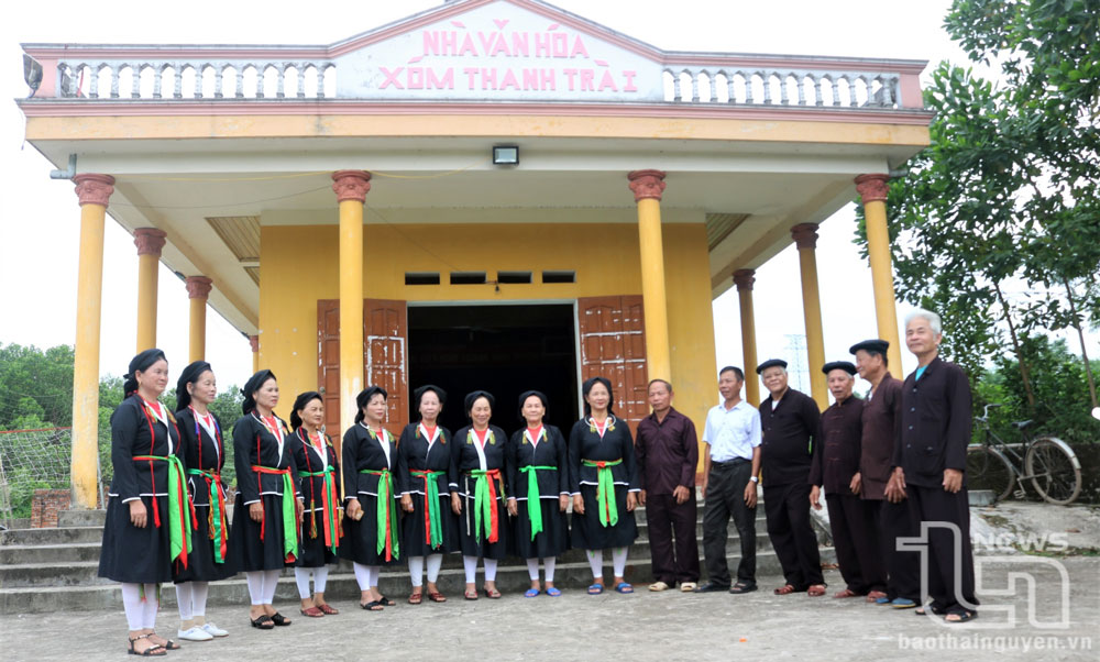 Một buổi sinh hoạt của các thành viên Câu lạc bộ hát Soọng cô xóm Thanh Trà, xã Sơn Cẩm (TP. Thái Nguyên).