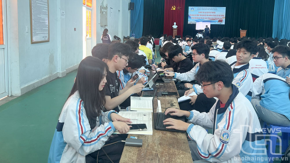 Tập huấn AI cho giáo viên và học sinh lớp 12