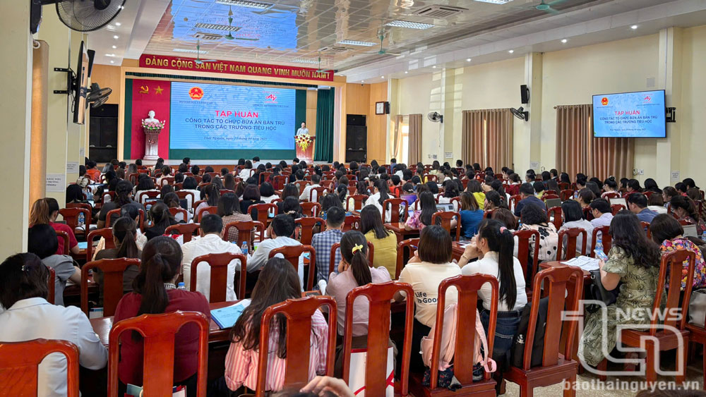 Lớp tập huấn giúp học viên nâng cao nhận thức, kỹ năng trong công tác tổ chức bữa ăn học đường.