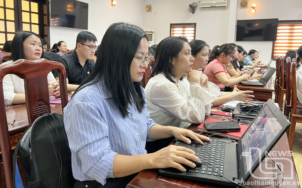 Tập huấn nghiệp vụ và AI cho cán bộ công đoàn