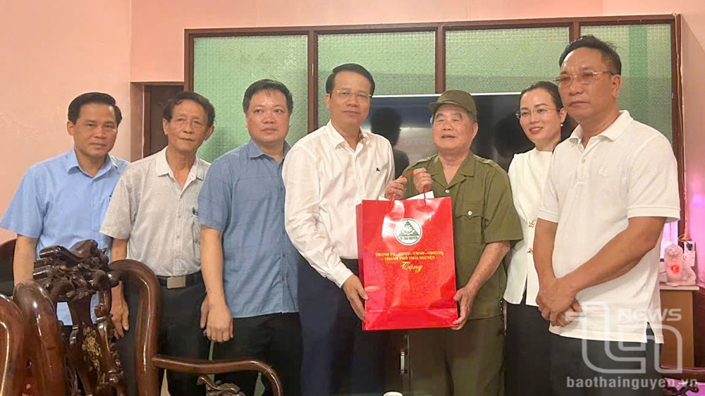 TP. Thái Nguyên: Thăm, tặng quà cán bộ, chiến sĩ tham gia Chiến dịch Hồ Chí Minh