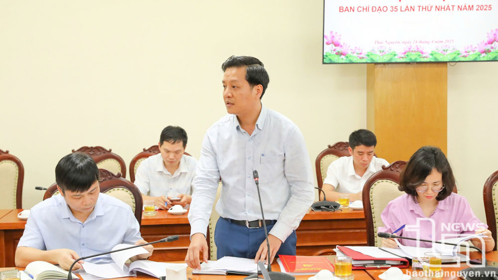 Thành viên Ban Chỉ đạo 35 phát biểu ý kiến.