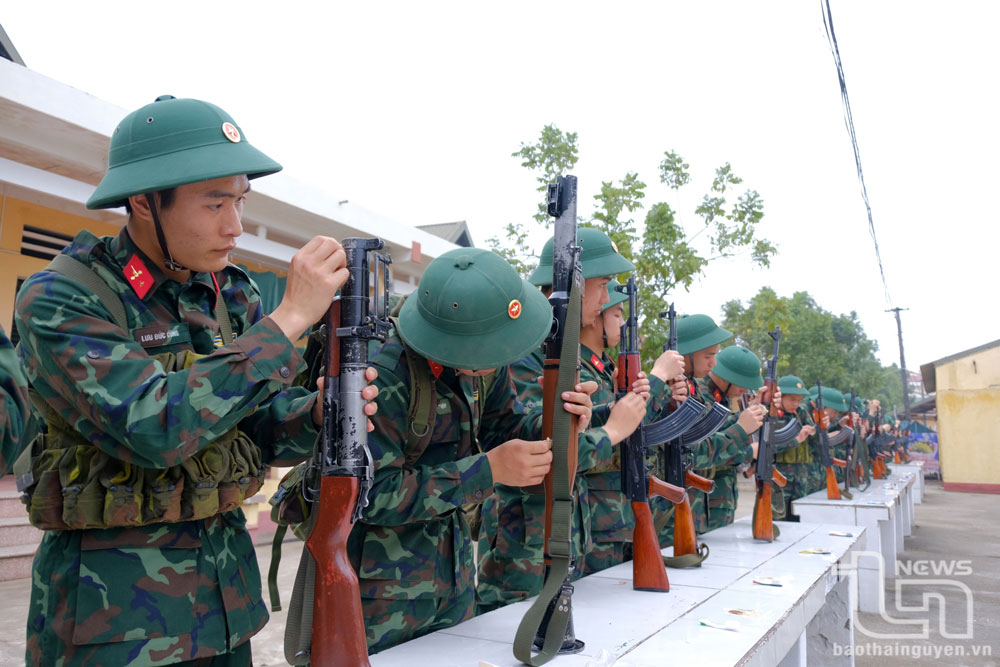 Thanh xuân dưới màu áo lính