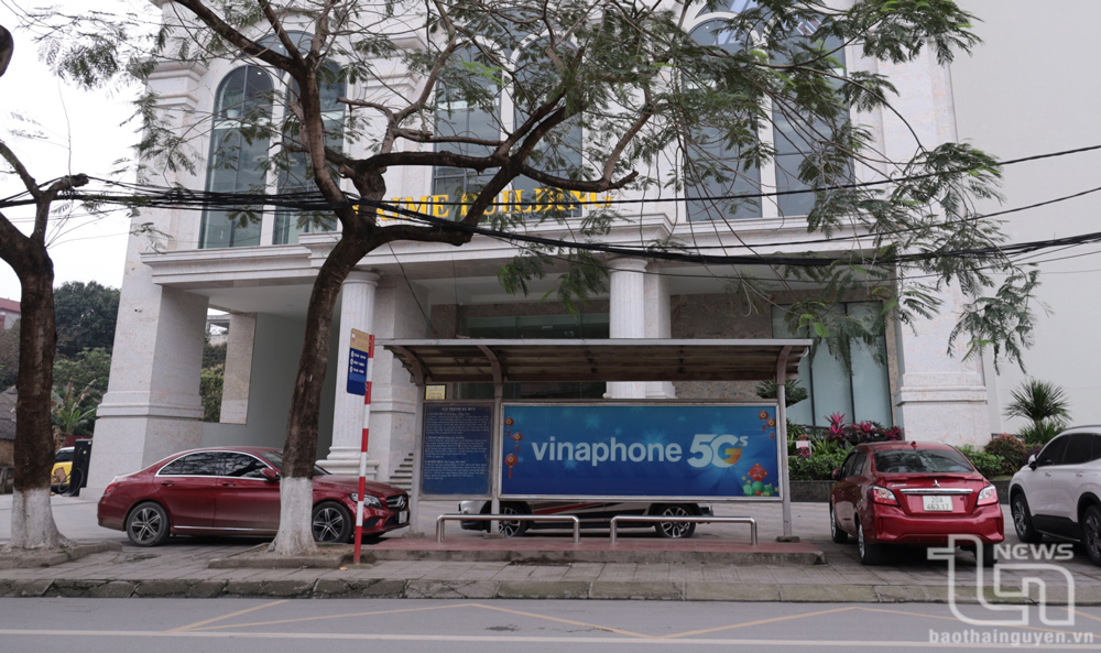 Vướng mắc di dời nhà chờ xe buýt gây cản trở vận hành Tháp đôi Prime