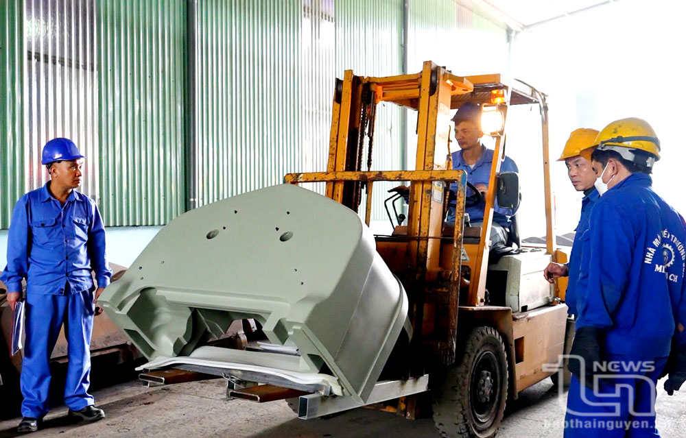 Công ty TNHH Minh Bạch (Khu công nghiệp Sông Công I) khôi phục gần 90% công suất hàng xuất khẩu nhờ đơn hàng được khơi thông sau khi Mỹ tạm dừng áp thuế đối ứng 90 ngày. Ảnh: T.L 