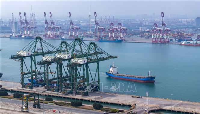 Quang cảnh cảng hàng hóa ở Thiên Tân, Trung Quốc. Ảnh: THX/TTXVN