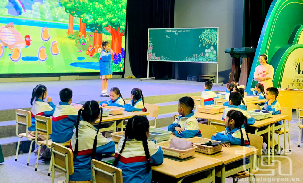 Trường Tiểu học và THCS 915 Gia Sàng (TP. Thái Nguyên) được Sở Giáo dục và Đào tạo lựa chọn thực hiện tiết dạy tổng hợp có ứng dụng nền tảng OLM, lồng ghép tiếng Anh, ứng dụng AI, ClassDojo...