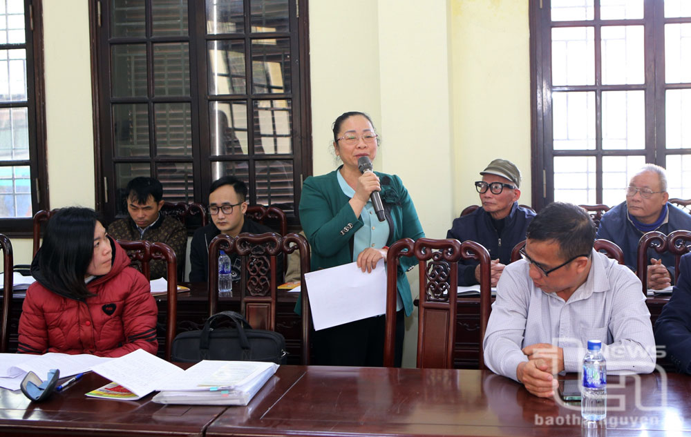 Luật sư phân tích, giải đáp những thắc mắc và tư vấn pháp luật cho người khiếm thị tại buổi tư vấn pháp luật, truyền thông trợ giúp pháp lý.