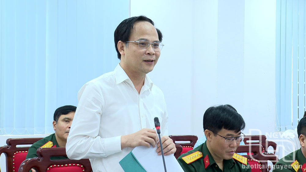 Đồng chí Nguyễn Linh, Phó Chủ tịch UBND tỉnh, phát biểu tại buổi làm việc.