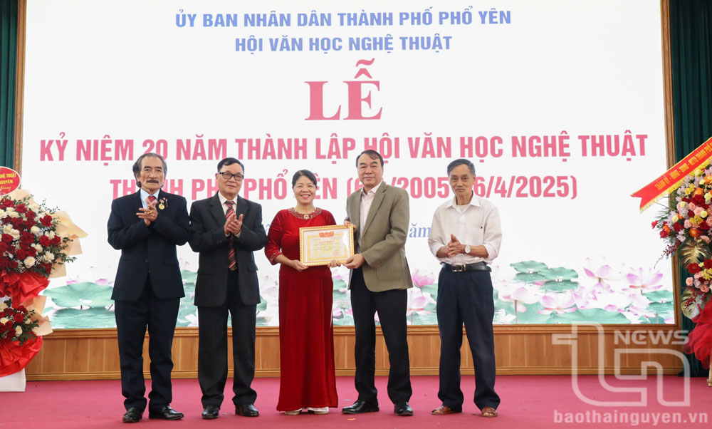 Kỷ niệm 20 năm Ngày thành lập Hội Văn học nghệ thuật TP. Phổ Yên