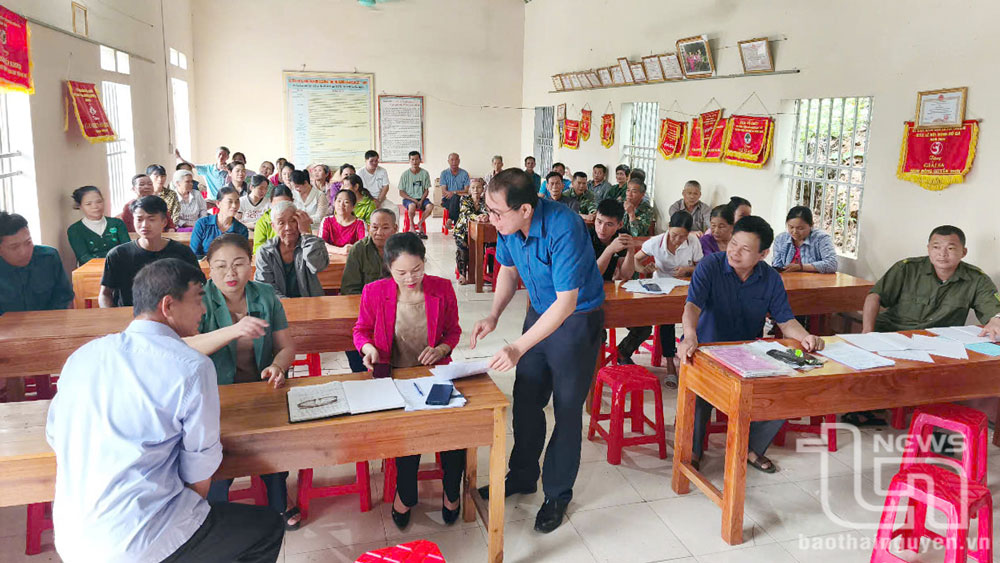 Lãnh đạo huyện Võ Nhai kiểm tra và chỉ đạo công tác lấy ý kiến cử tri tại xã Phú Thượng được tổ chức ngày 18-4